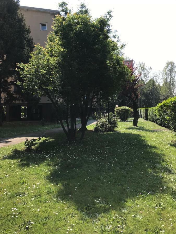 Bright Flat With Shared Garden Leilighet Milano Eksteriør bilde
